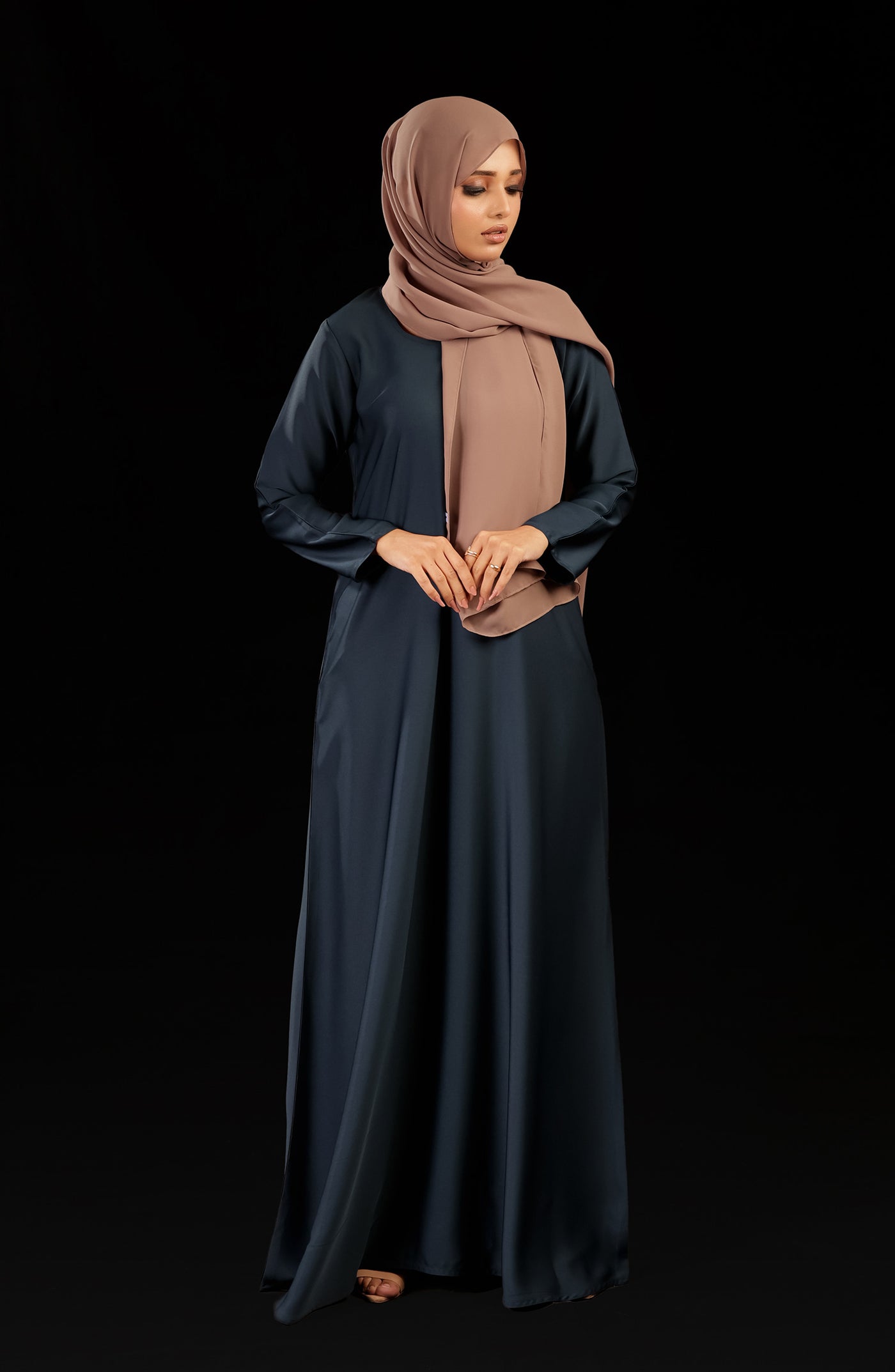 zinc closed abaya for women