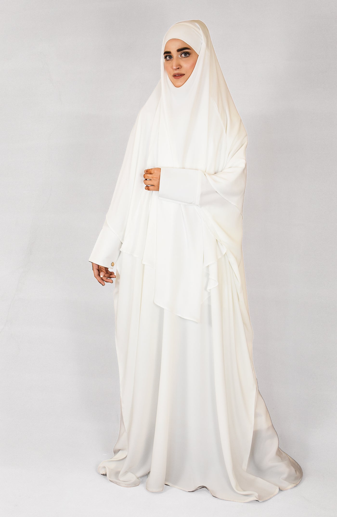 white abaya with side pockets