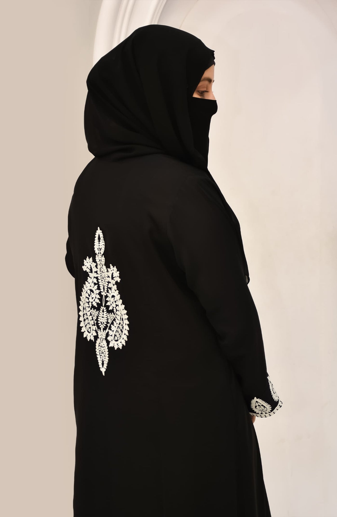 black colour abaya with embroidery on back side