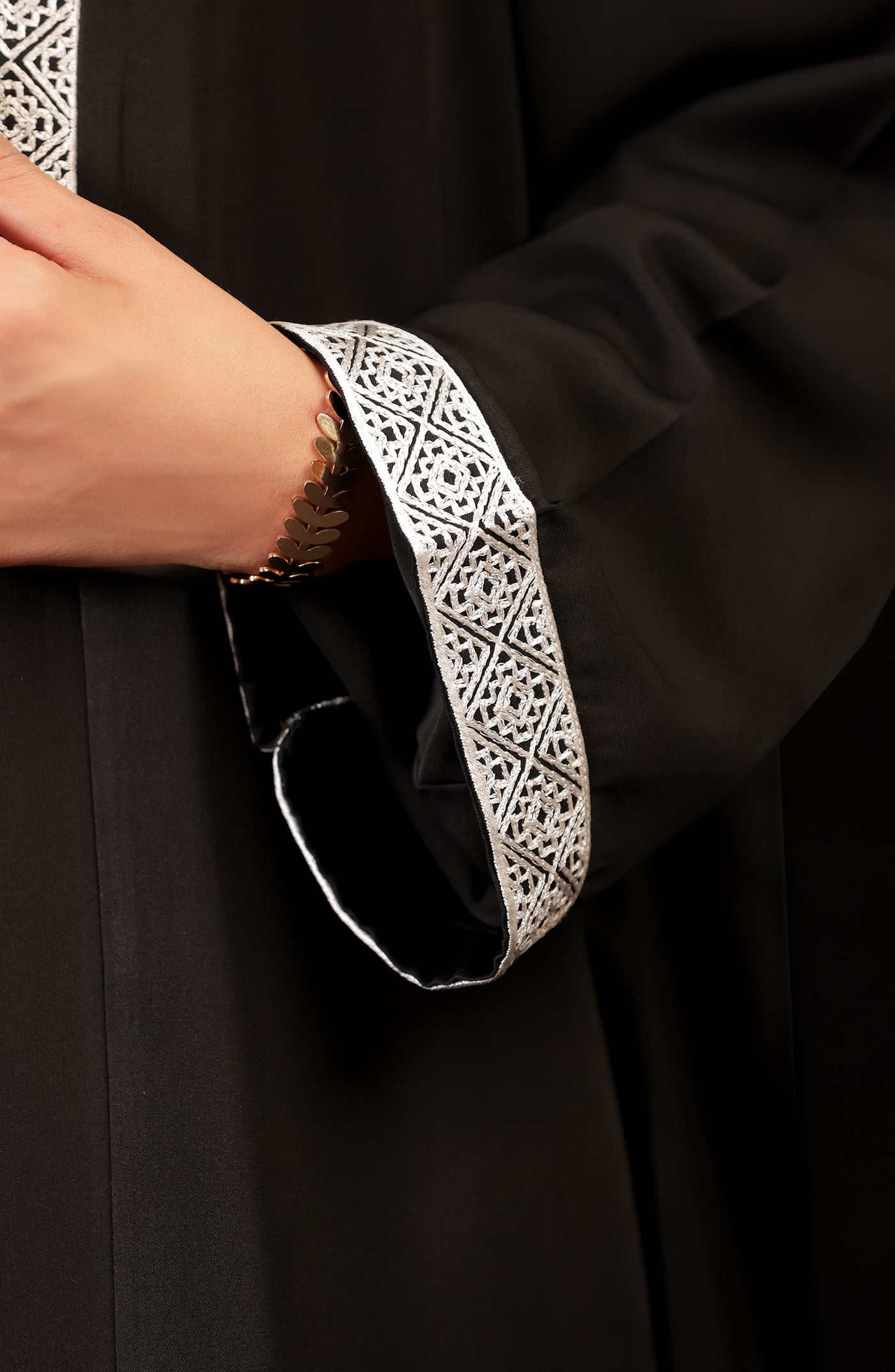 black embroidered sleeves abaya
