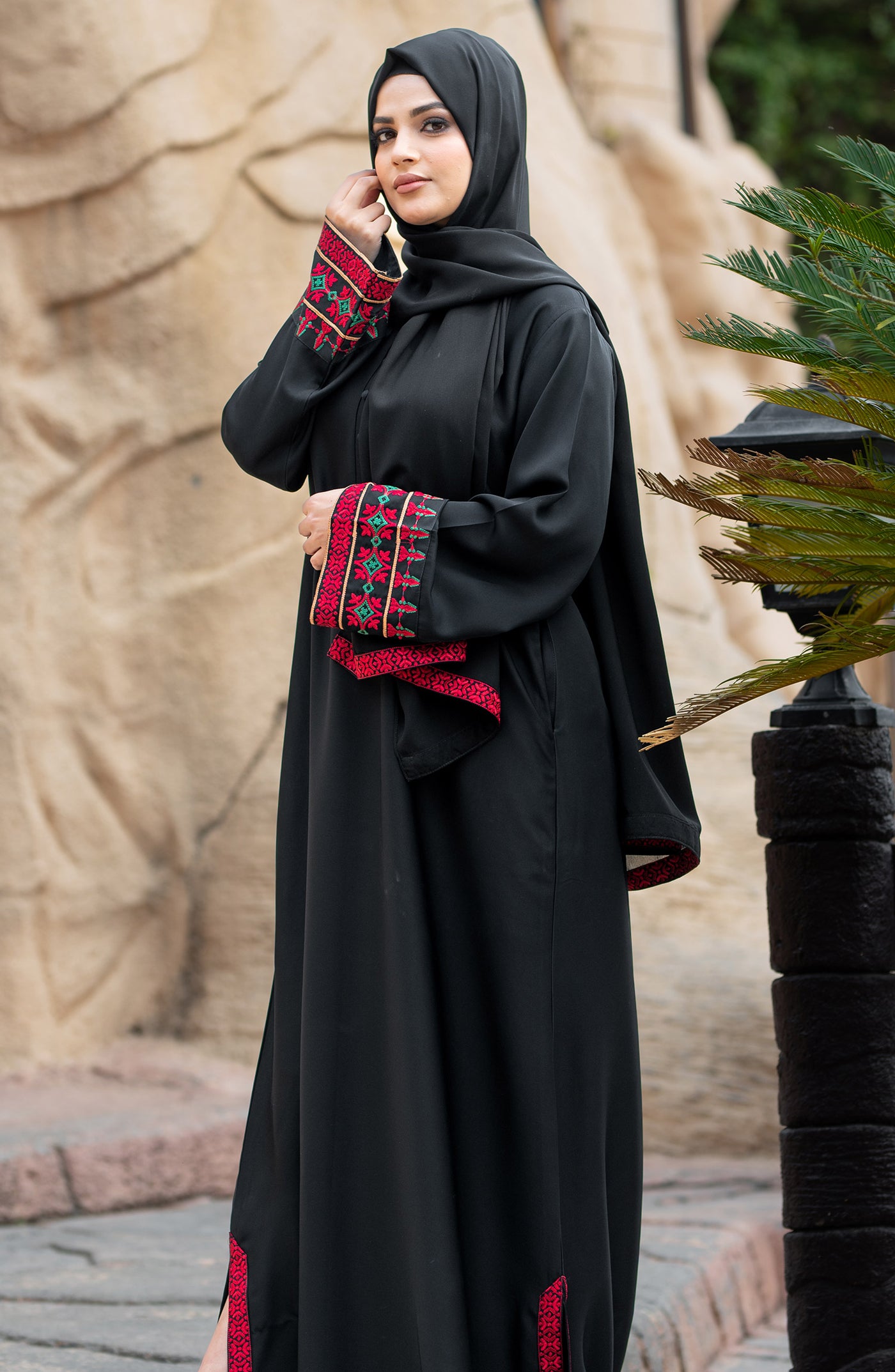 black front close abaya with embroidery in pakistan
