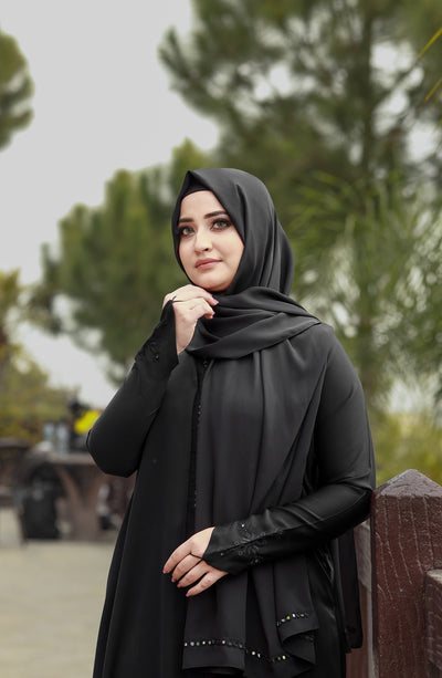 women with black abaya & hijab in pakistan
