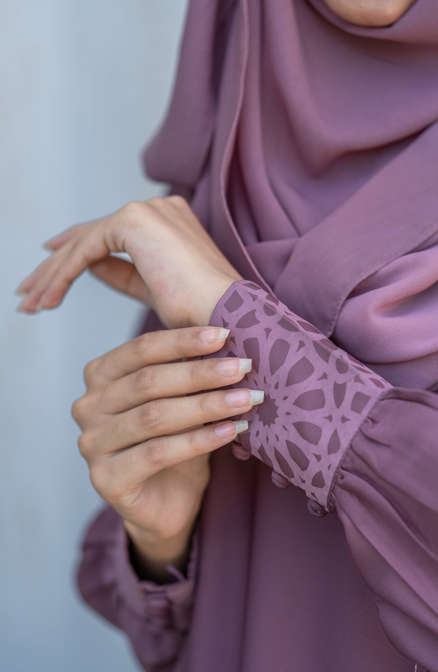 screen printed sleeved abaya in Pakistan