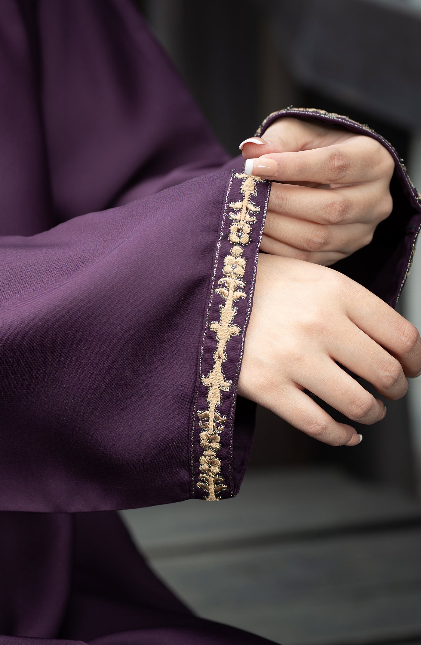 beautiful purple abaya for ladies with embroidered sleeves