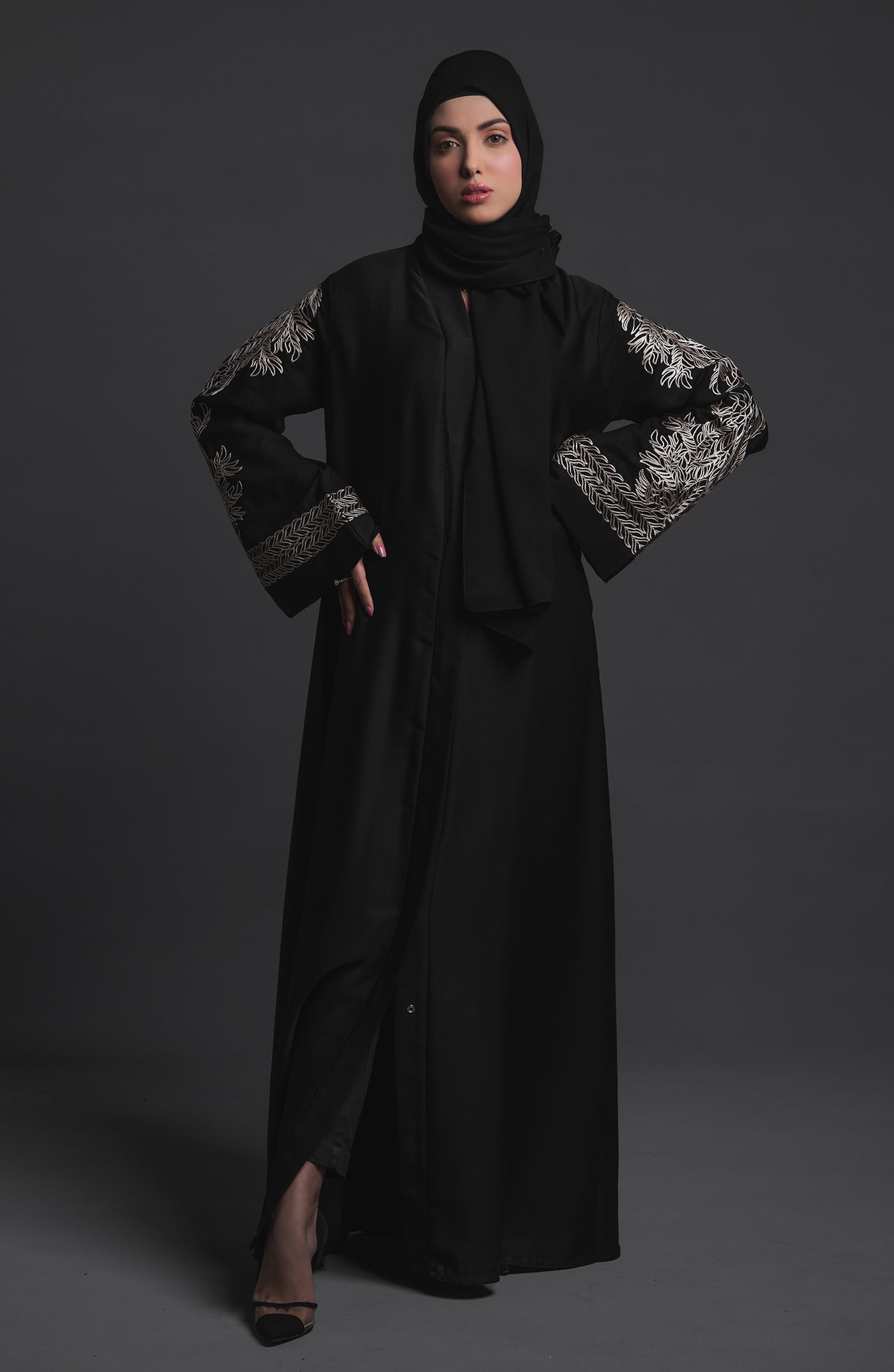 rigel embroidered abaya in black