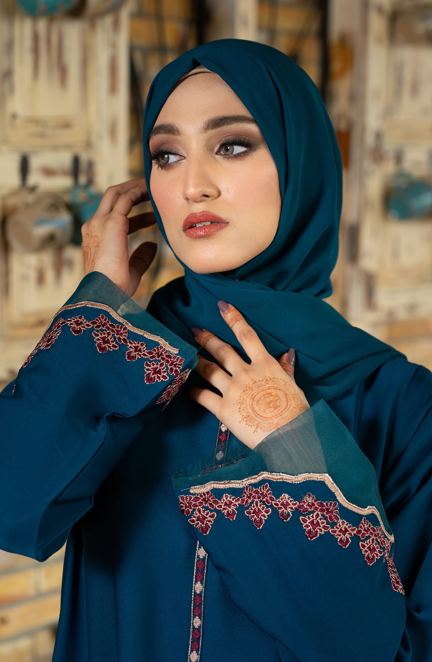 stylish zinc embroidered abaya in pakistan