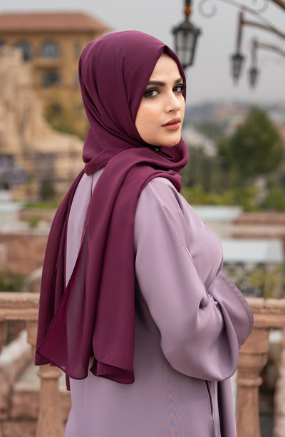 women with Rose Mauve abaya & maroon hijab