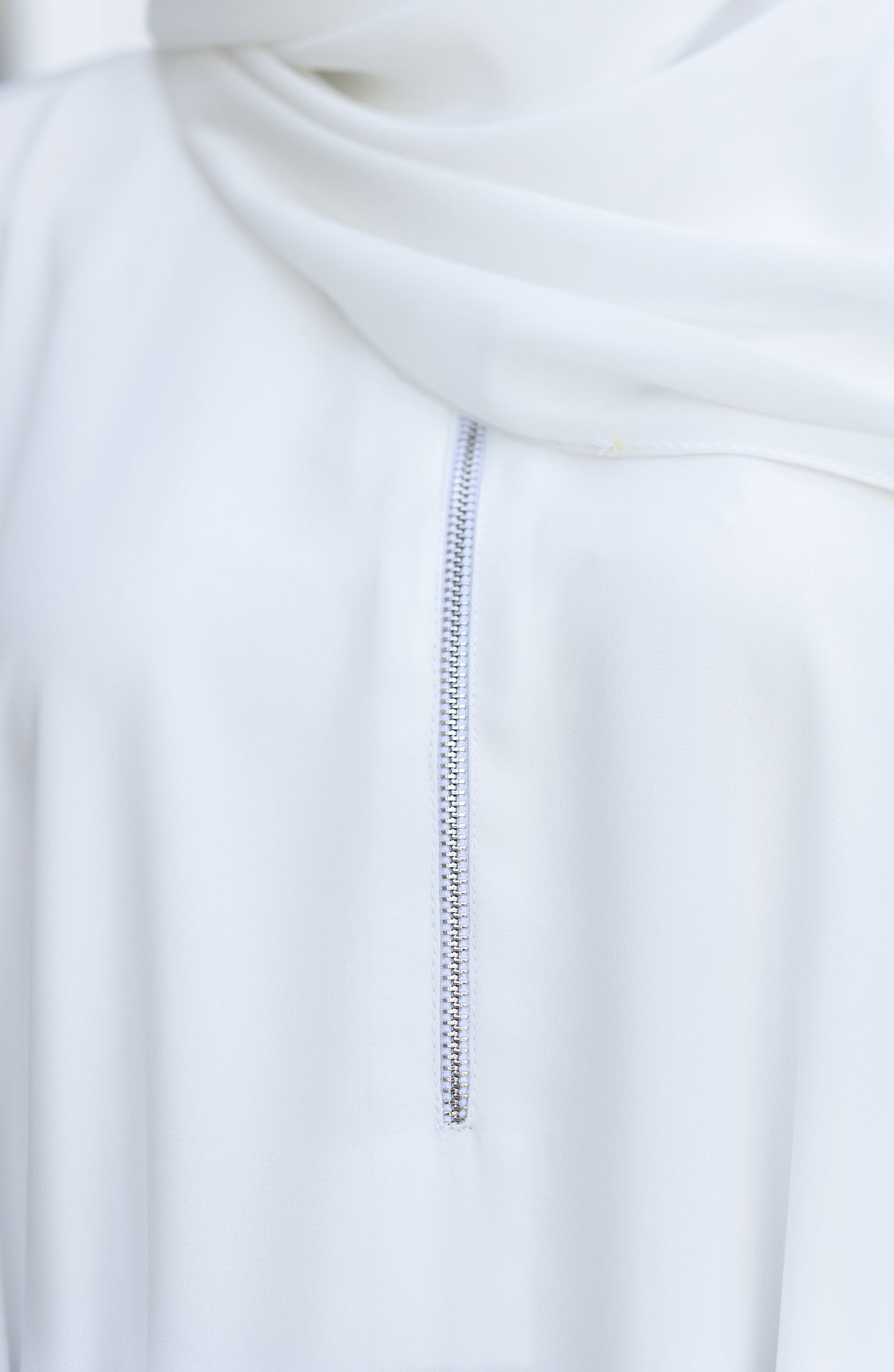 abaya with zipper at neckline