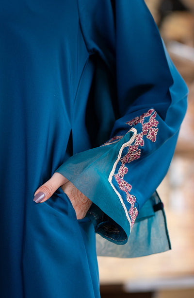 beautiful embroidered sleeves abaya in pakistan