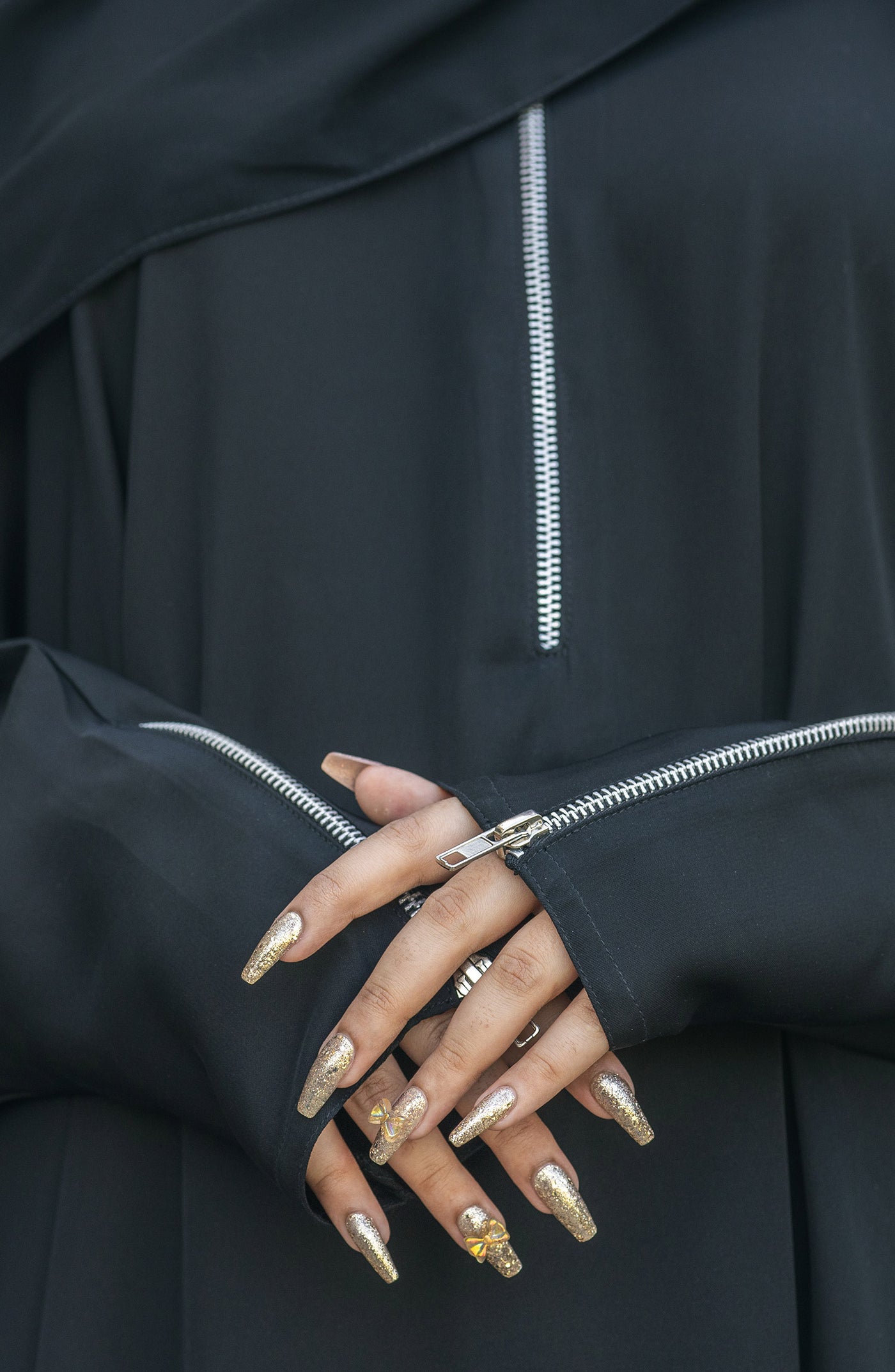black nida abaya with metallic zipper on neckline and sleeves